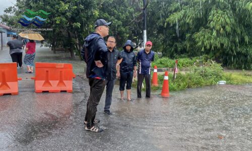 BANJIR: PPS SMK DANG ANUM, JASIN DIBUKA