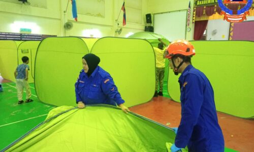 MANGSA BANJIR MELAKA TERUS MENINGKAT